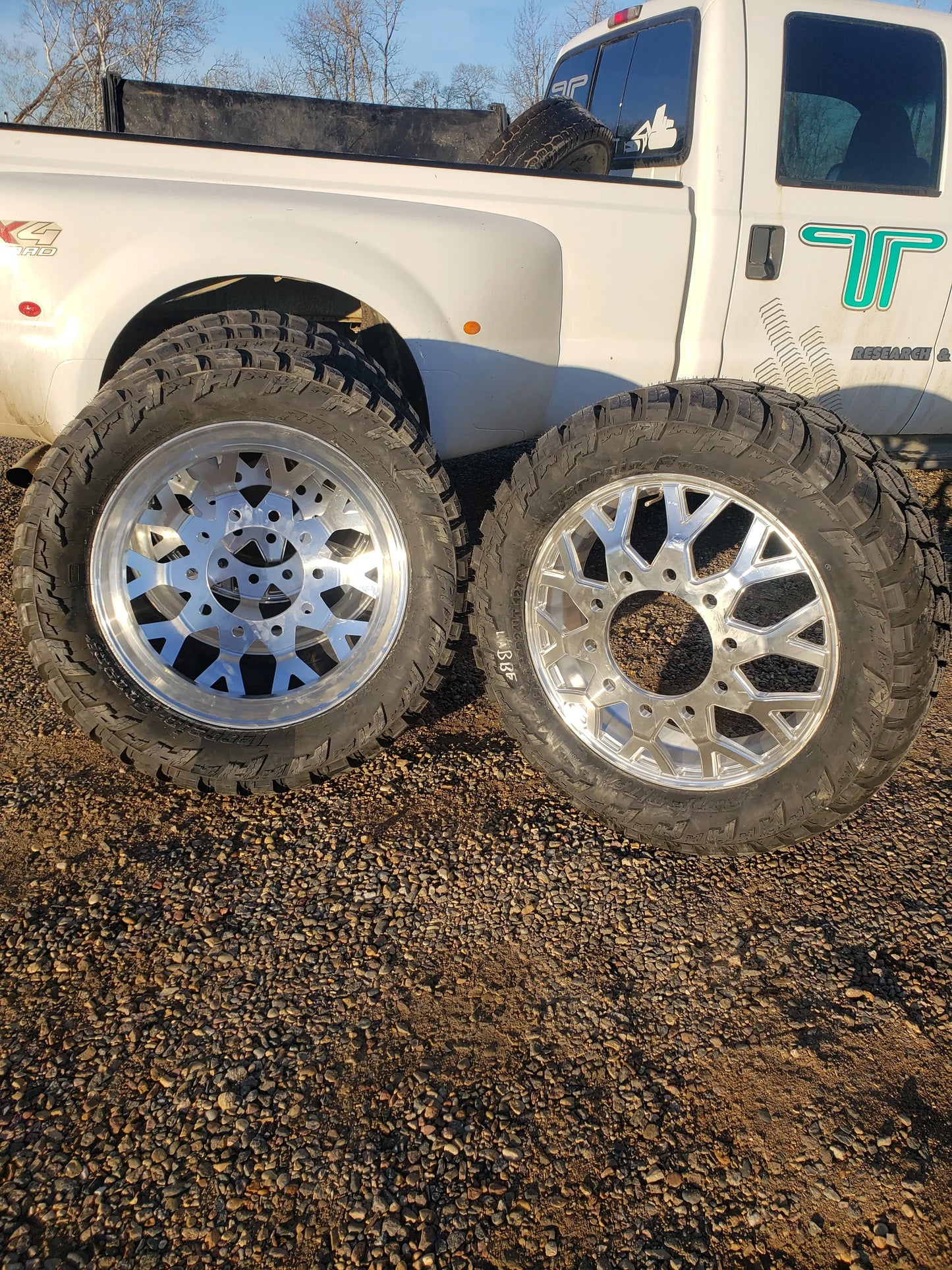 ZM1 Wheel 24" X 8.25 10 Bolt