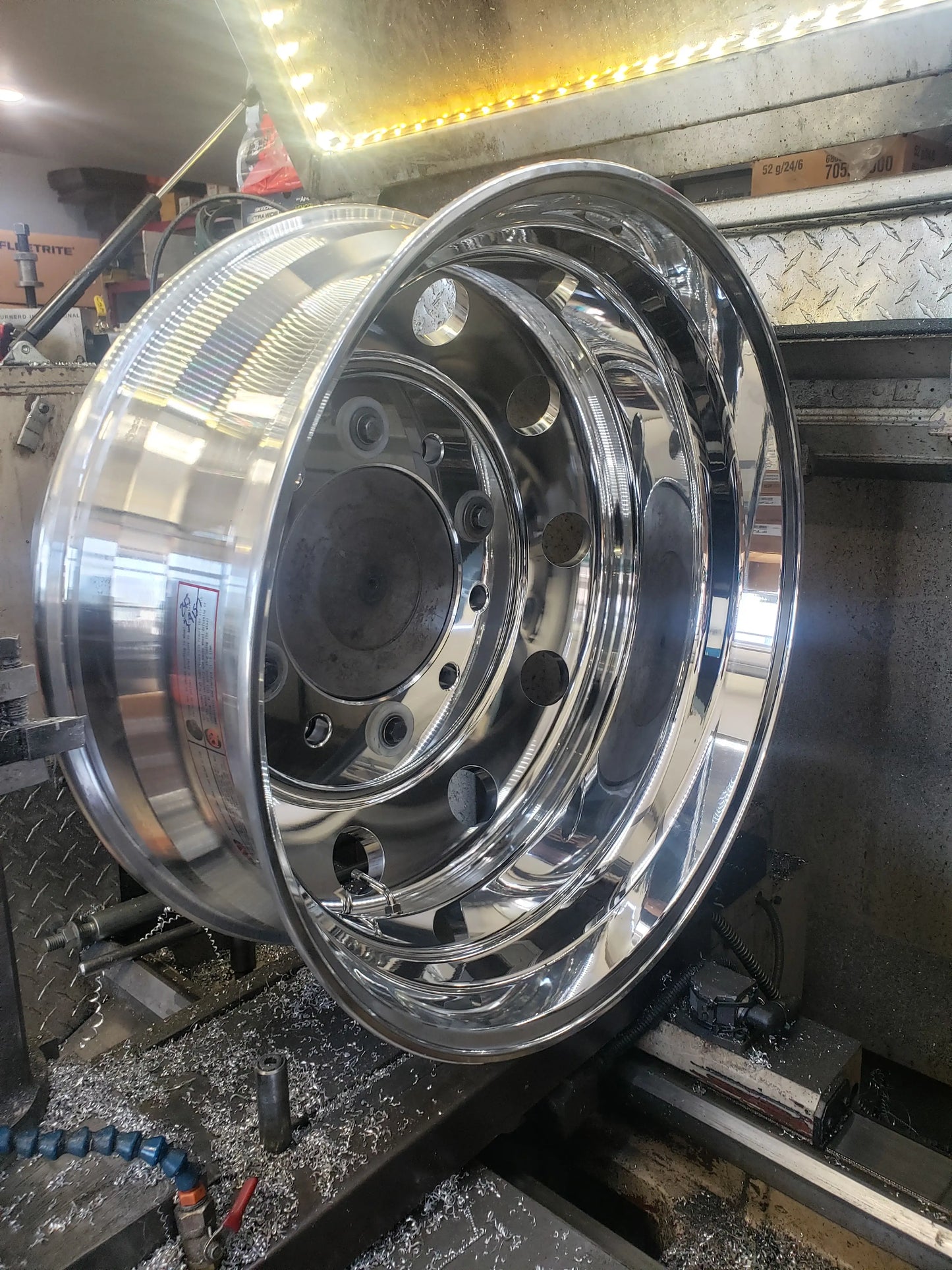 Dual Wheel Polished (10 bolt, 22.5" or 24.5")